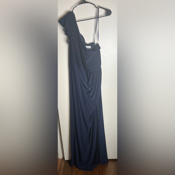 NWOT Mac Duggal Navy One-Shoulder Gown size 16 - Picture 3 of 5